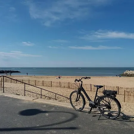 A 1km Des Plages Avec 2 Velos Elec Apartman