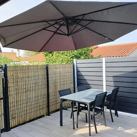 A 1km Des Plages Avec 2 Velos Elec רויאן