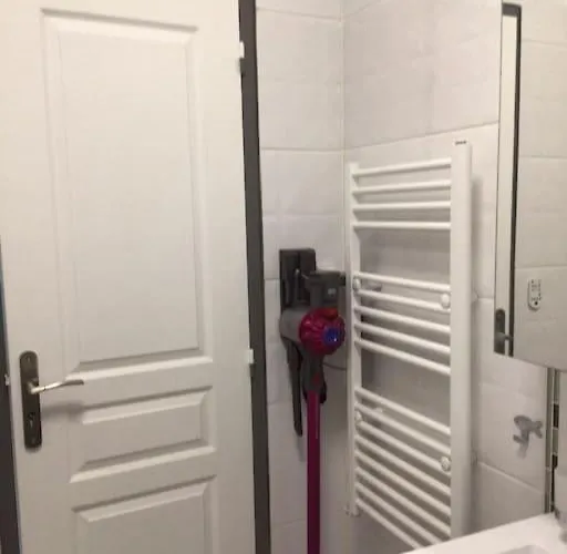 A 1km Des Plages Avec 2 Velos Elec *